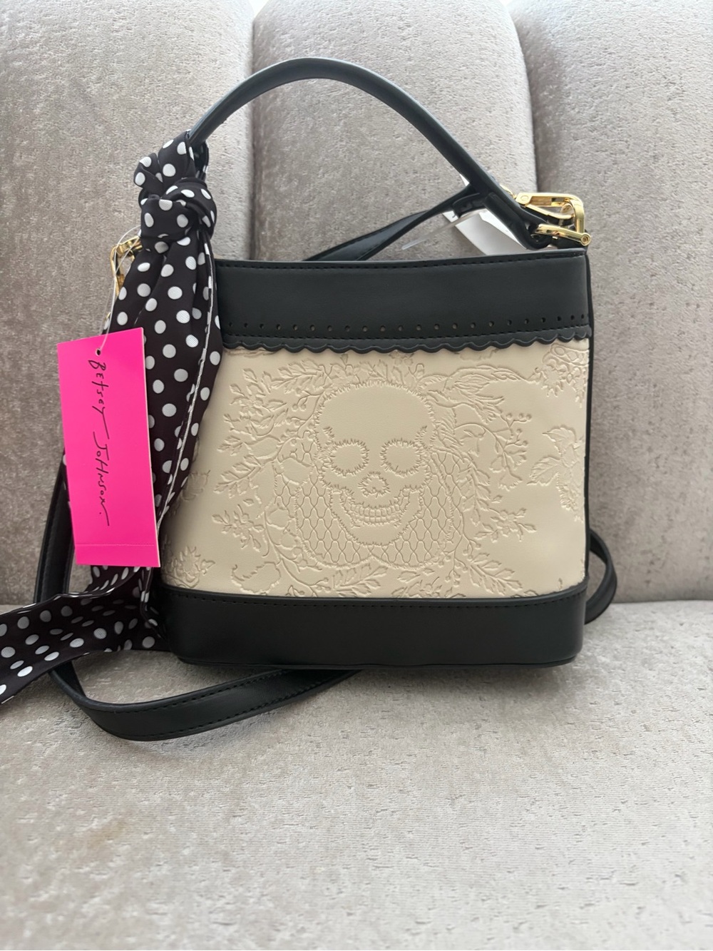 NWT: Betsey Johnson XOLARISA Embossed Skull Black White Mini Bucket Bag